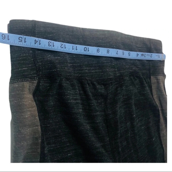 Athletic work out capris.Size Large gray and black - Picture 5 of 6